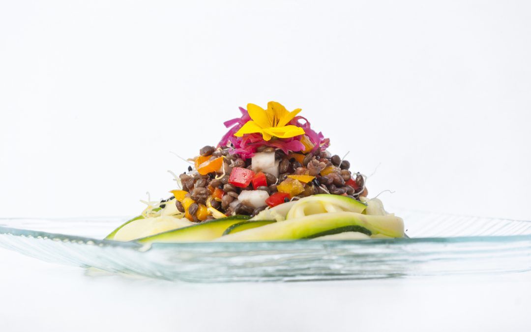 Ensalada de lenteja beluga germinada