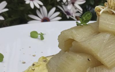 Cardo con Shiitake con salsa de almendras y azafrán